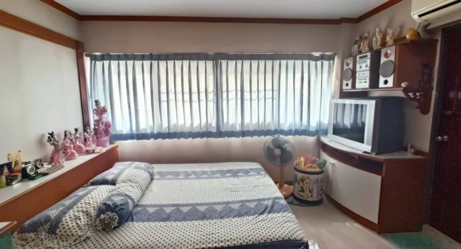 For sale studio condo in Bang Kapi, Bangkok