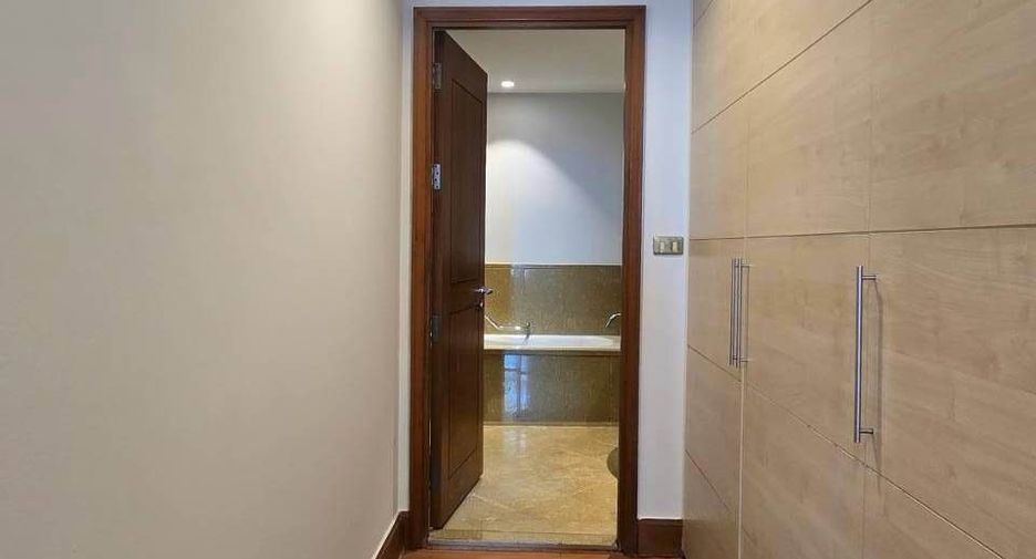 For rent 2 bedrooms condo in Sathon, Bangkok