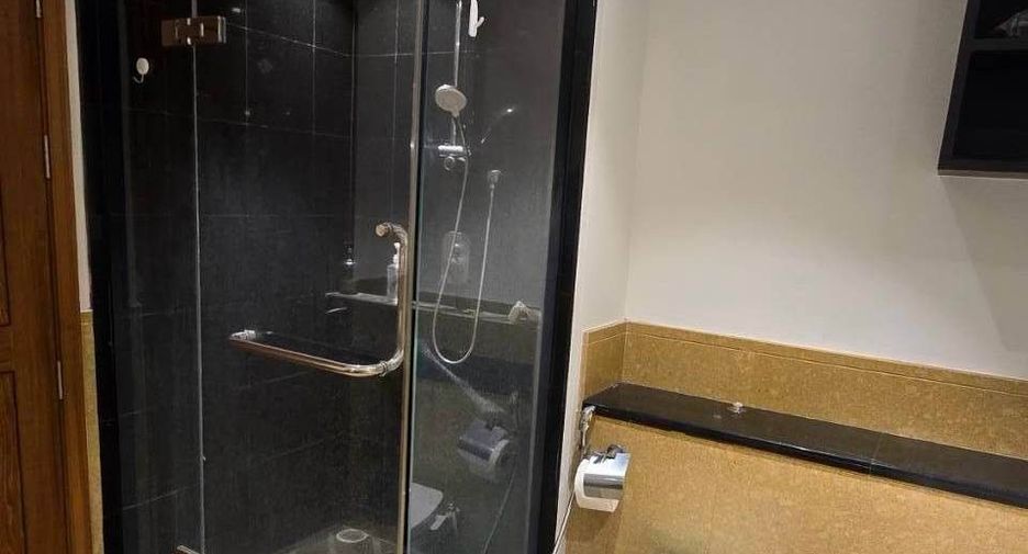 For rent 2 bedrooms condo in Sathon, Bangkok