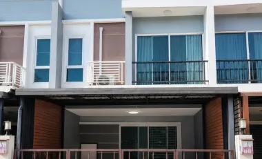 Casa en alquiler de 3 habitaciones en Bang Phli, Samut Prakan