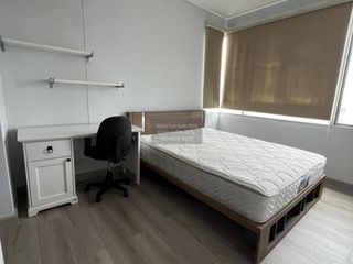 For rent 2 bedrooms condo in Khlong San, Bangkok