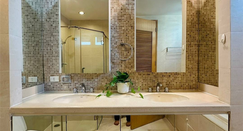 Condo en alquiler de 3 habitaciones en Sathon, Bangkok