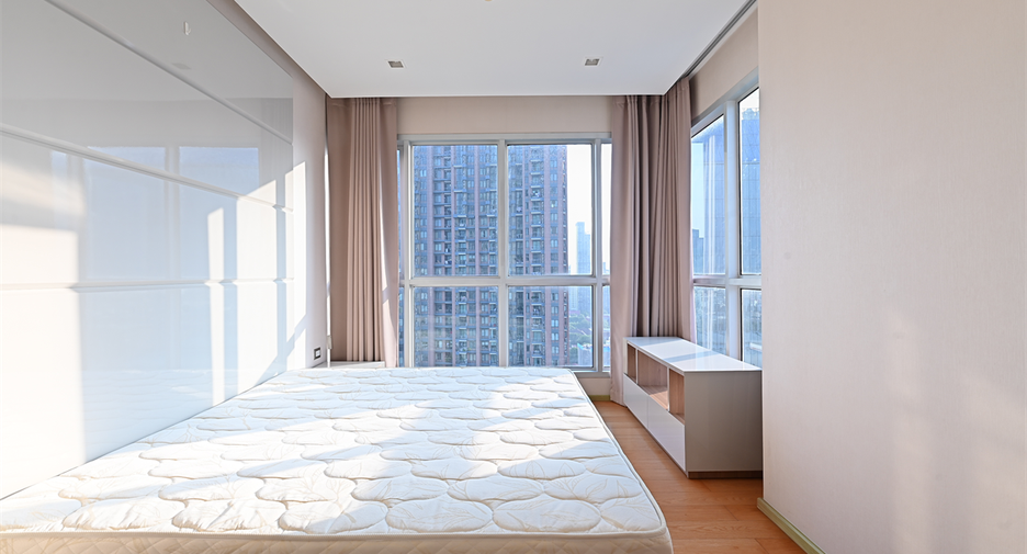 For sale 2 bedrooms condo in Watthana, Bangkok