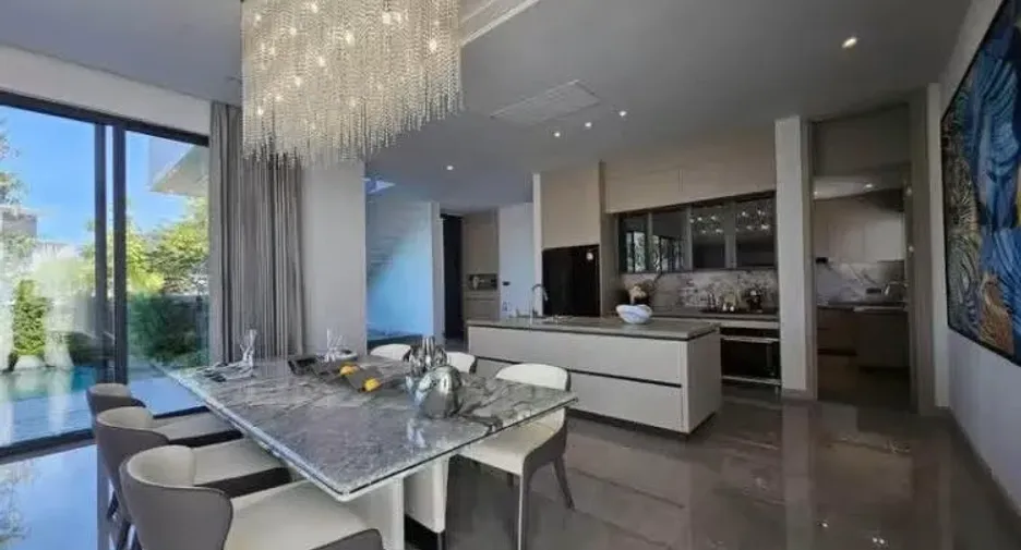 À vendre 5 chambres villa à Na Jomtien, Pattaya