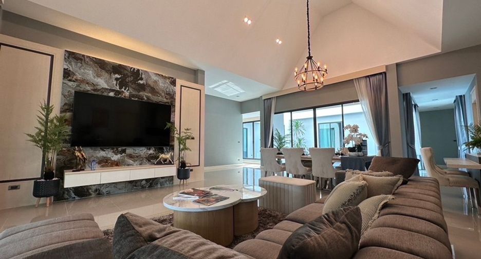 For sale 3 ベッドルーム villa in Bang Lamung, Chonburi