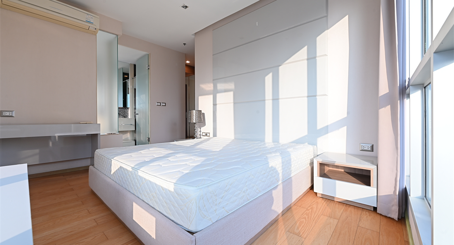 For rent 2 bedrooms condo in Watthana, Bangkok