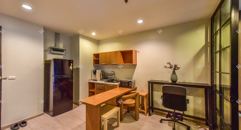 Condo en alquiler de 2 habitaciones en Pathum Wan, Bangkok