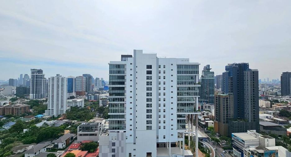 For rent 1 bed condo in Watthana, Bangkok