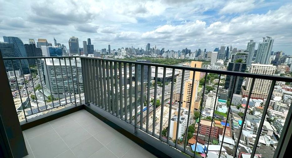 À louer 3 chambres condo à Khlong Toei, Bangkok