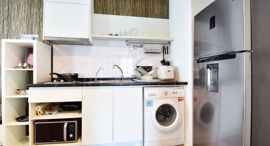 For rent 2 bedrooms condo in Huai Khwang, Bangkok