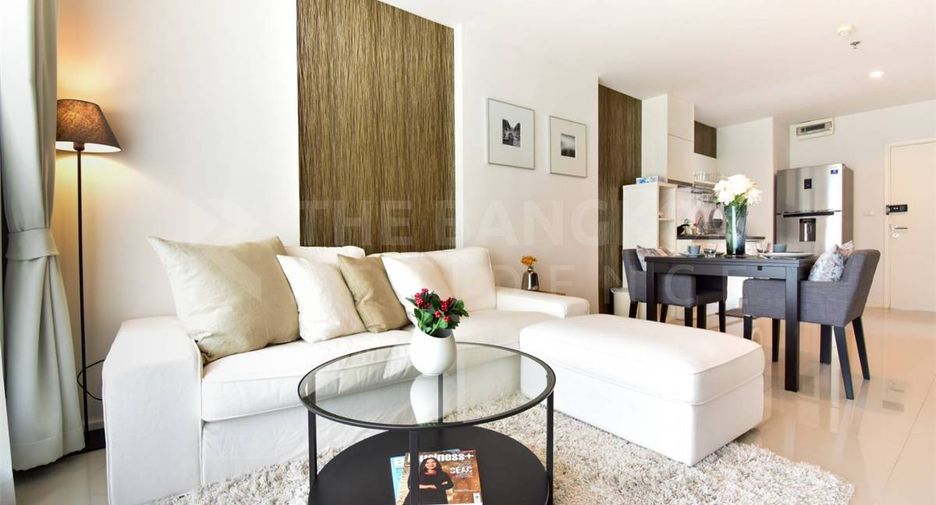For rent 2 bedrooms condo in Huai Khwang, Bangkok