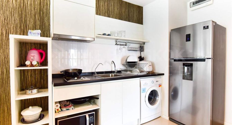 For rent 2 bedrooms condo in Huai Khwang, Bangkok