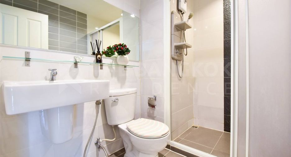 For rent 2 bedrooms condo in Huai Khwang, Bangkok