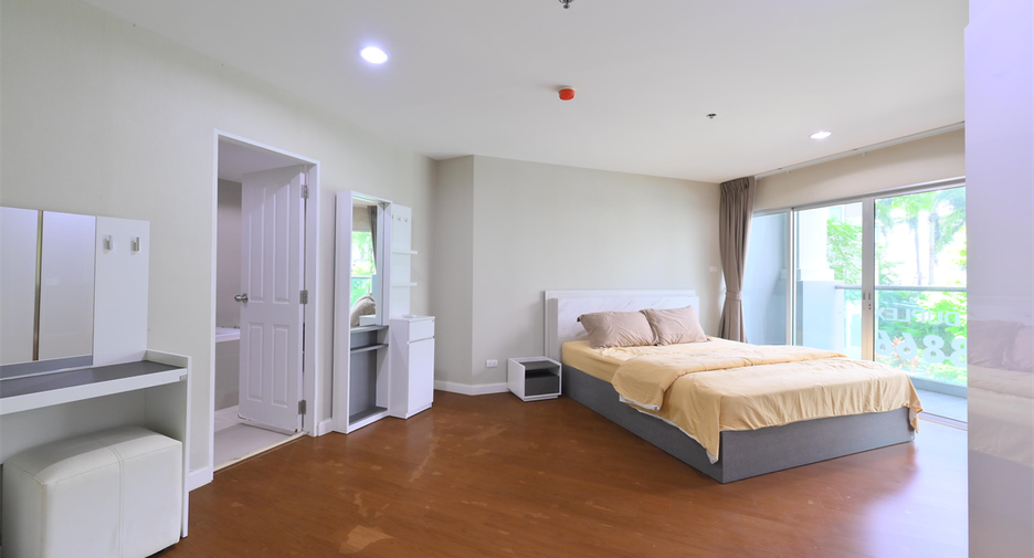 Wohnung zur Miete mit 5 Zimmer in Huai Khwang, Bangkok