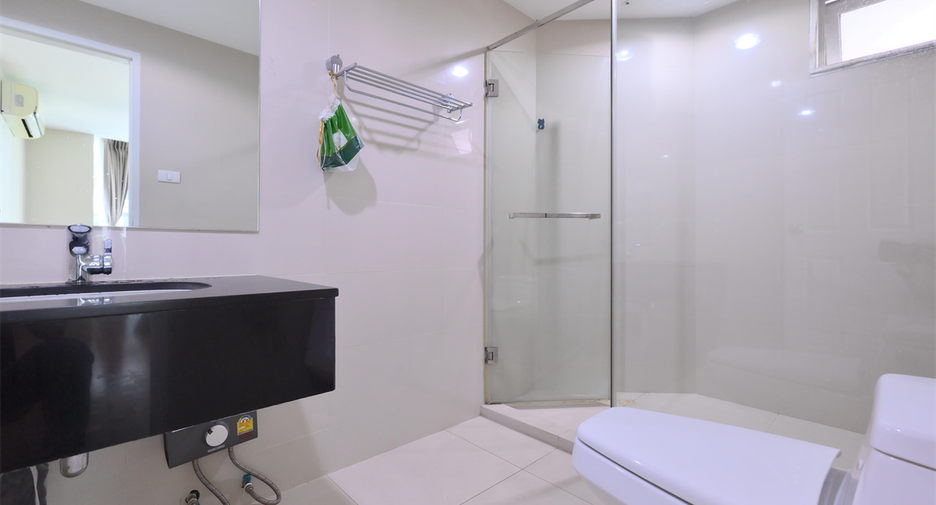 Wohnung zur Miete mit 5 Zimmer in Huai Khwang, Bangkok