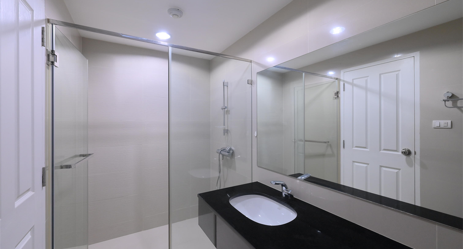 Wohnung zur Miete mit 5 Zimmer in Huai Khwang, Bangkok