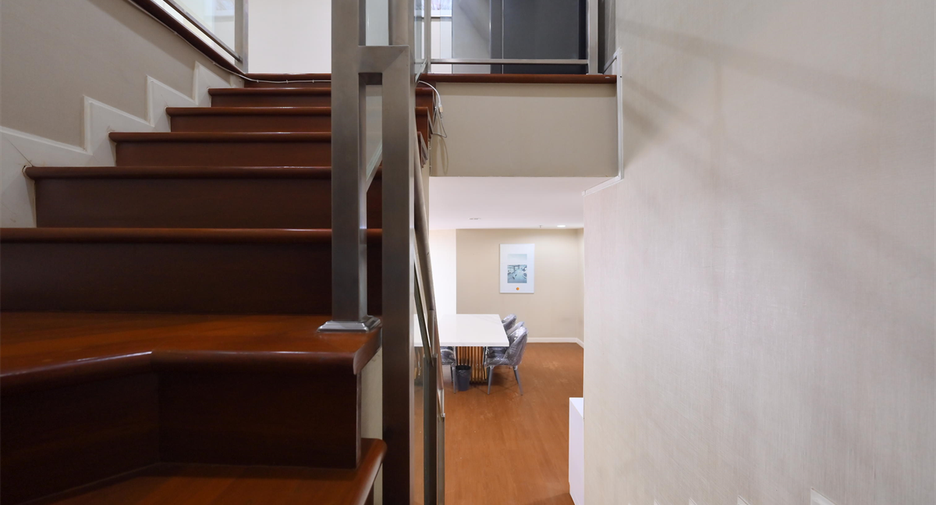 For rent 5 bedrooms condo in Huai Khwang, Bangkok