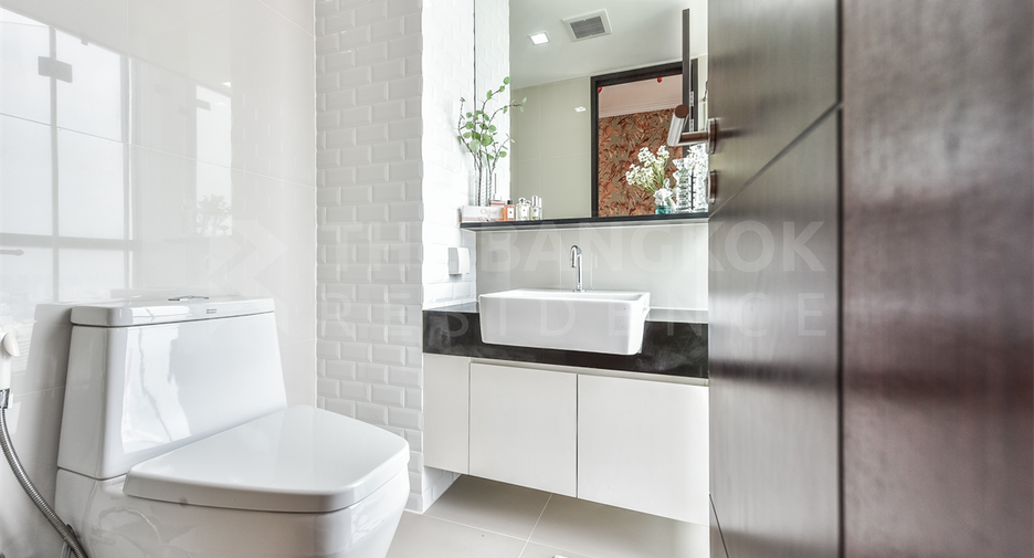 For rent 3 bedrooms condo in Pathum Wan, Bangkok