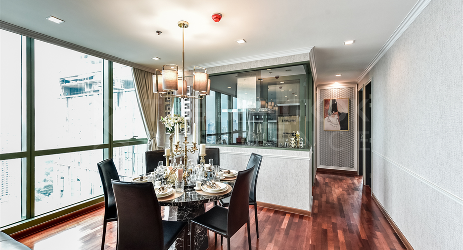 For rent 3 bedrooms condo in Pathum Wan, Bangkok