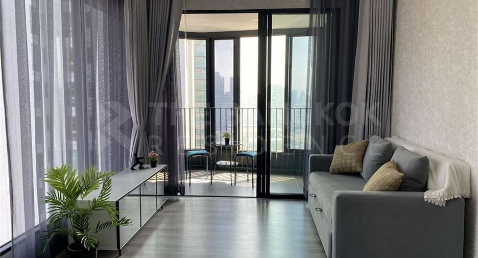 For rent 2 bedrooms condo in Watthana, Bangkok