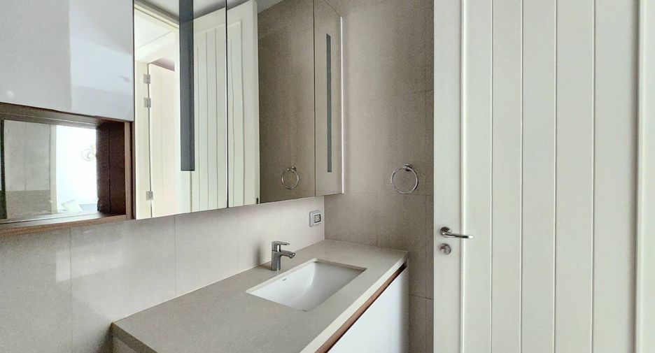 For rent 2 bedrooms condo in Pathum Wan, Bangkok