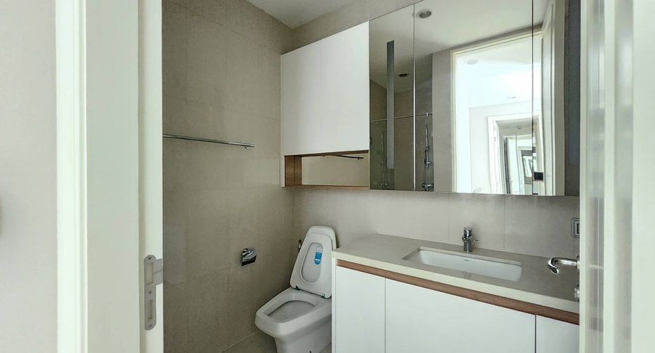 For rent 2 bedrooms condo in Pathum Wan, Bangkok
