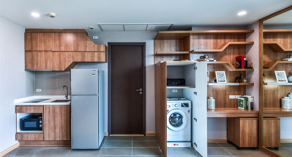 For rent 1 bed condo in Pathum Wan, Bangkok