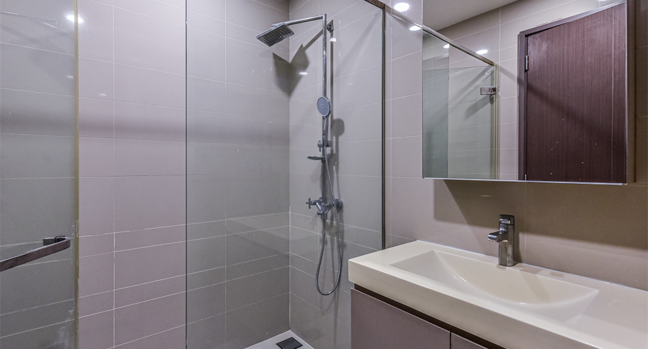 For rent 1 bed condo in Pathum Wan, Bangkok