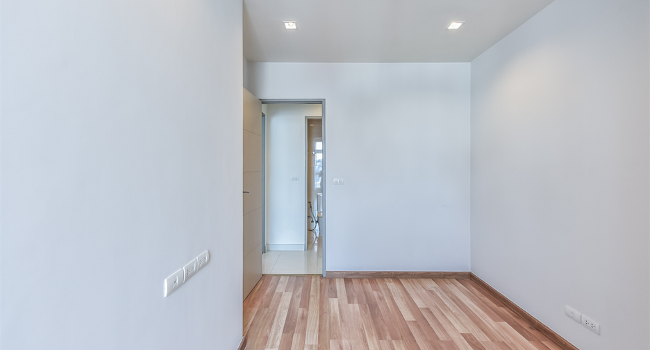 For rent 2 bedrooms condo in Ratchathewi, Bangkok
