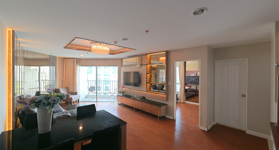 Wohnung zur Miete mit 4 Zimmer in Huai Khwang, Bangkok