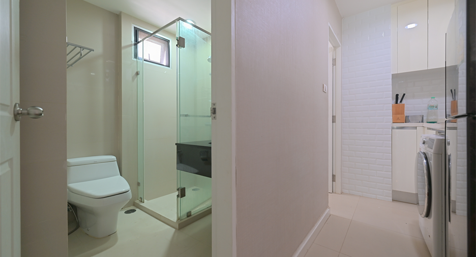 Wohnung zur Miete mit 4 Zimmer in Huai Khwang, Bangkok