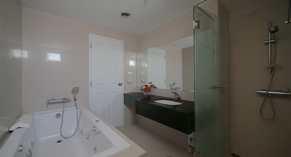 Wohnung zur Miete mit 4 Zimmer in Huai Khwang, Bangkok