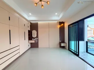 For sale 3 bedrooms townhouse in Bang Lamung, Chonburi