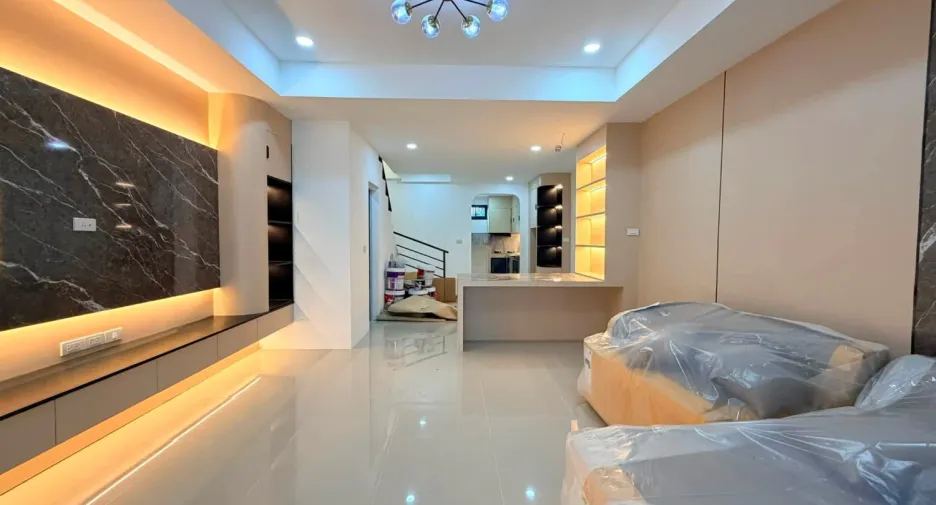 For sale 3 bedrooms townhouse in Jomtien, Pattaya