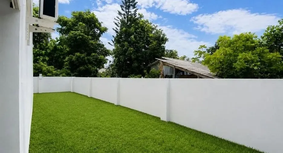 For rent 4 bedrooms townhouse in Bang Lamung, Chonburi