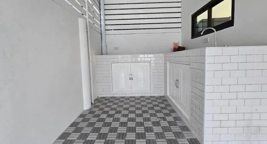 For rent 4 bedrooms townhouse in Bang Lamung, Chonburi