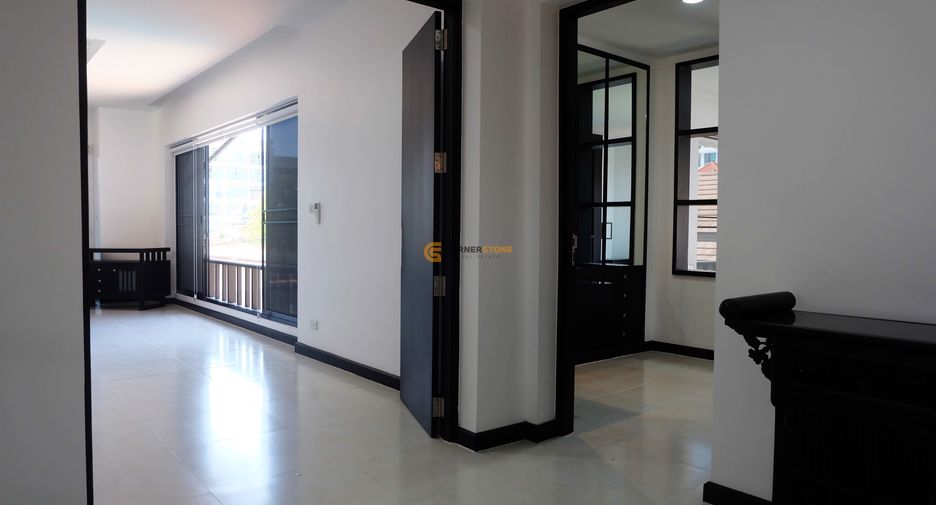 For rent and for sale 4 bedrooms house in Bang Lamung, Chonburi