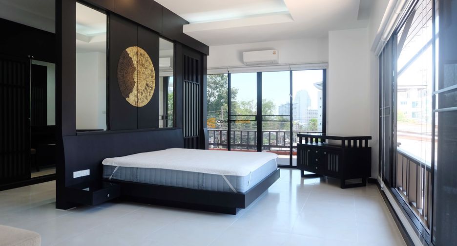 For rent and for sale 4 bedrooms house in Bang Lamung, Chonburi