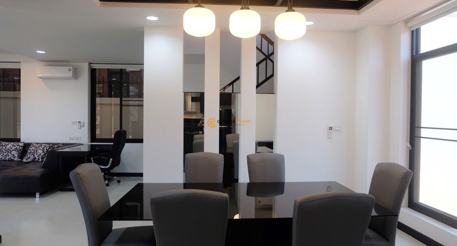 For rent and for sale 4 bedrooms house in Bang Lamung, Chonburi