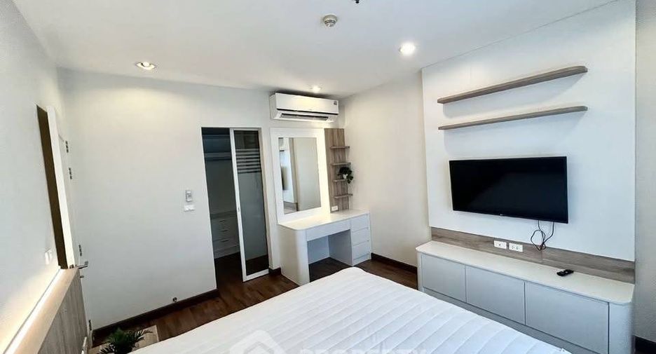 For rent 2 bedrooms condo in Sathon, Bangkok