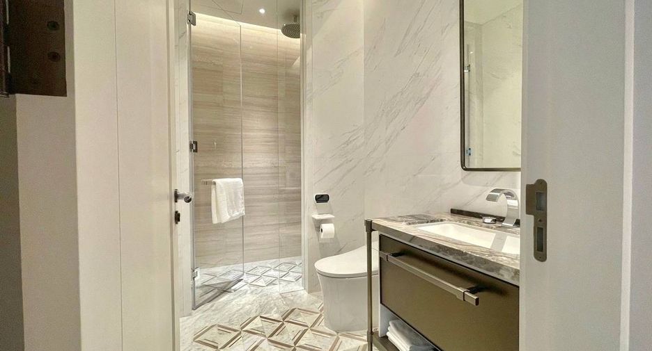 For rent 2 bedrooms condo in Pathum Wan, Bangkok