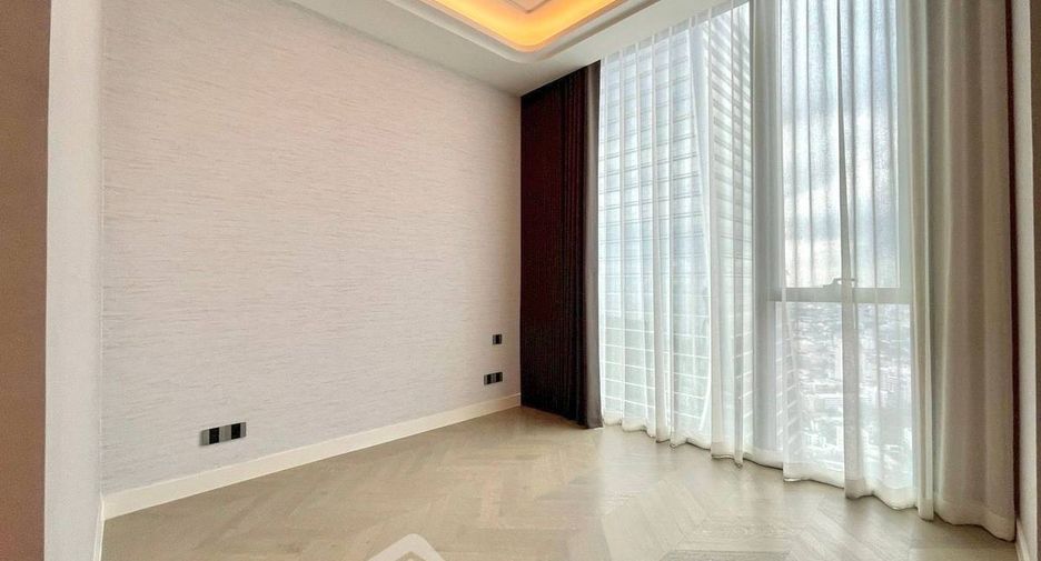 For rent 2 bedrooms condo in Pathum Wan, Bangkok