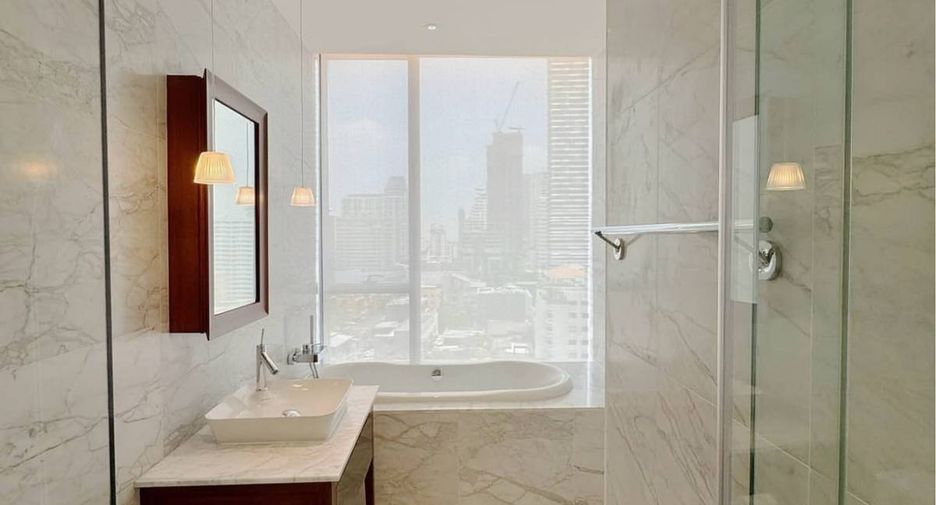 For rent 2 bedrooms condo in Watthana, Bangkok