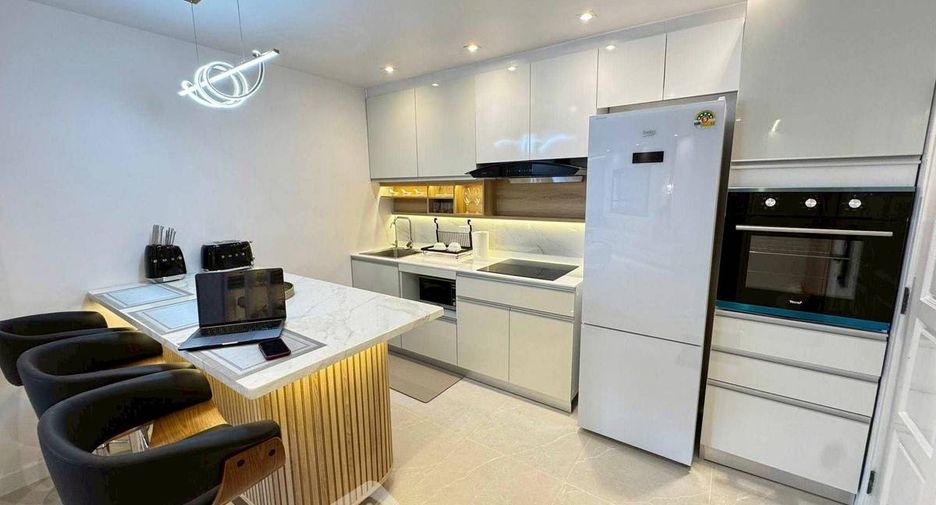 Wohnung zur Miete mit 3 Zimmer in Yan Nawa, Bangkok