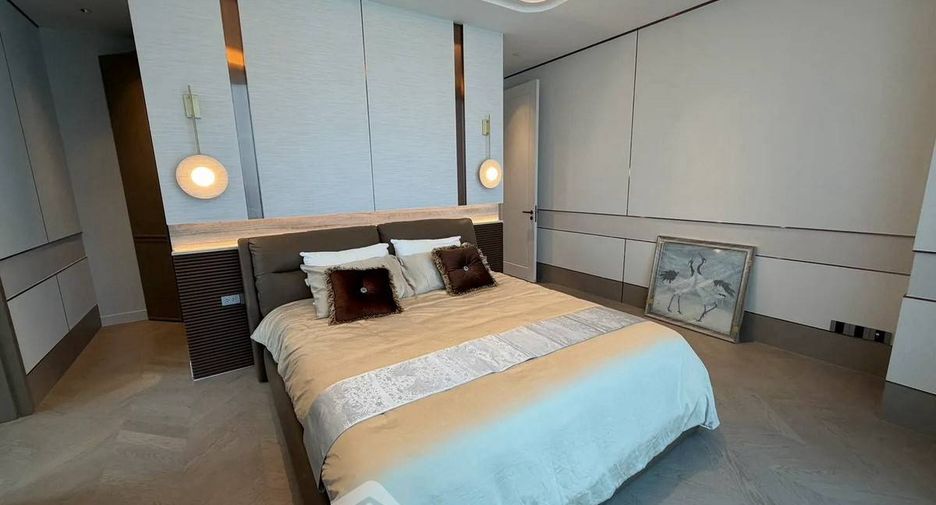 For rent 2 bedrooms condo in Pathum Wan, Bangkok