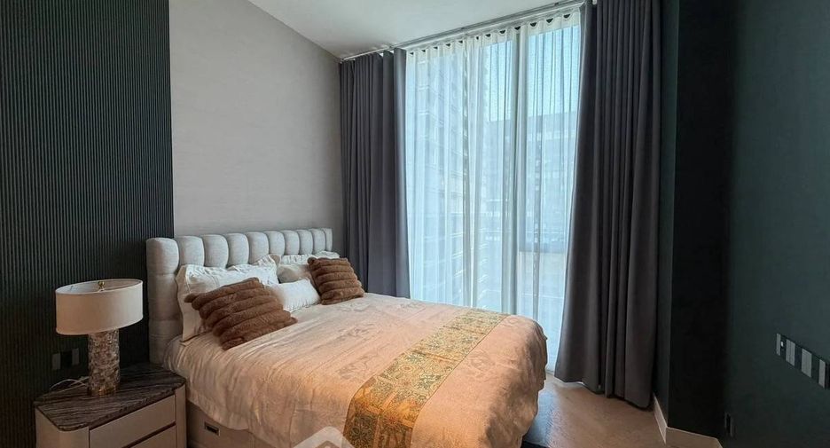 For rent 2 bedrooms condo in Pathum Wan, Bangkok