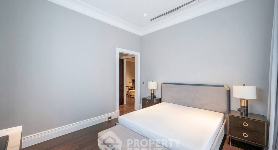 For rent 3 bedrooms condo in Pathum Wan, Bangkok