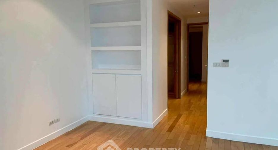 For rent 3 bedrooms condo in Khlong Toei, Bangkok