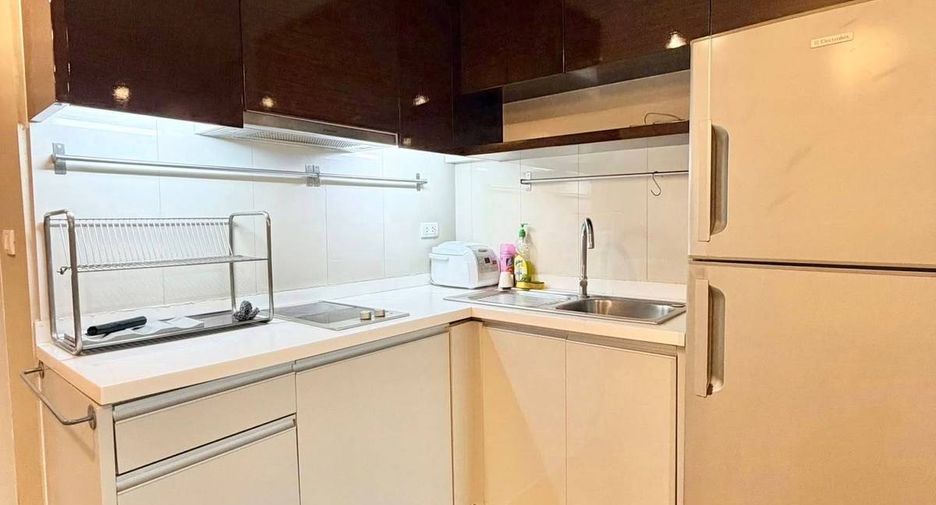 Wohnung zur Miete mit 2 Zimmer in Pathum Wan, Bangkok
