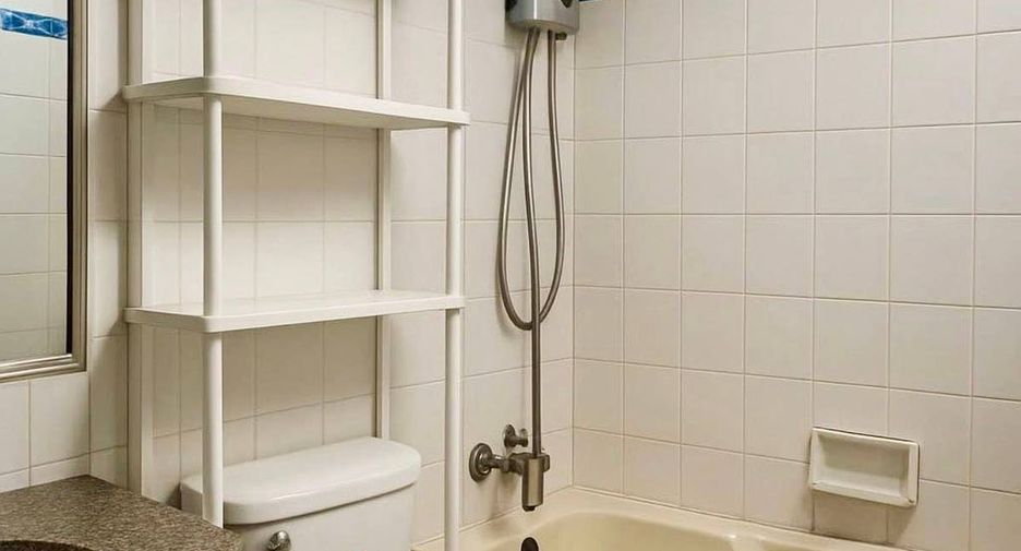 For rent 3 bedrooms condo in Watthana, Bangkok